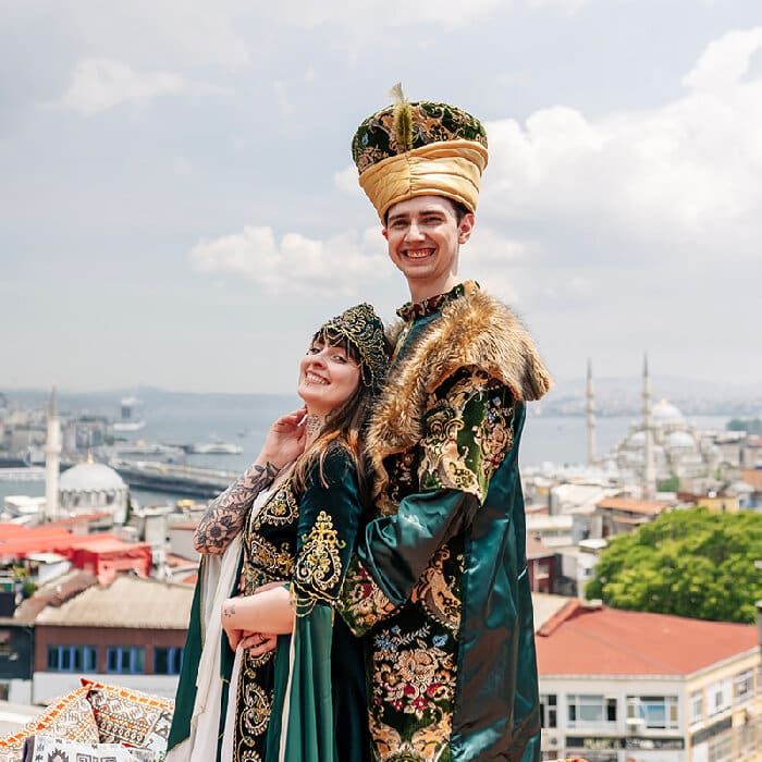 Sultan-costume-photoshoot-in-oriental-rooftop-Istanbul.jpg
